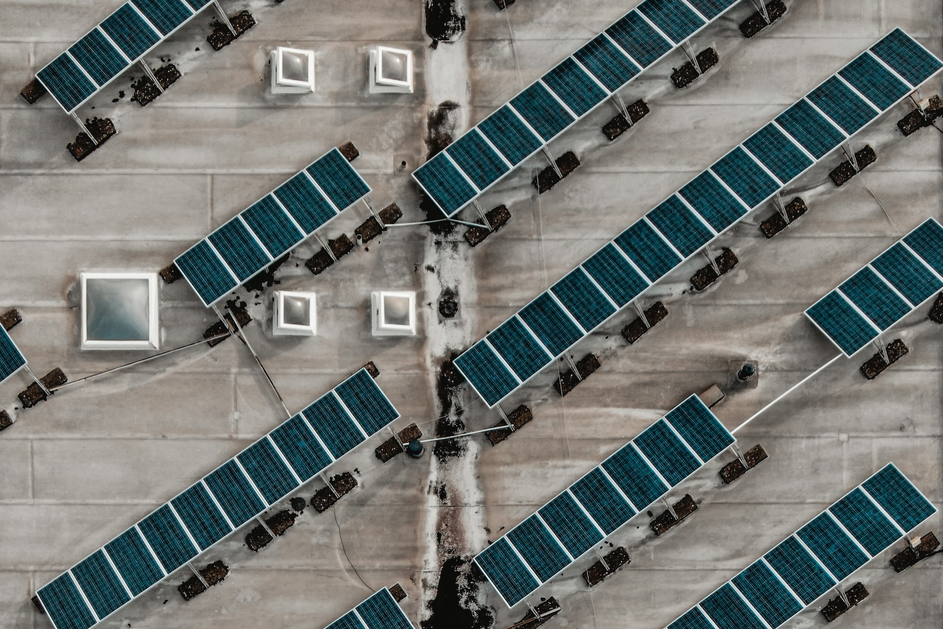 Building Rooftop Solar PVs: Risks and Rewards