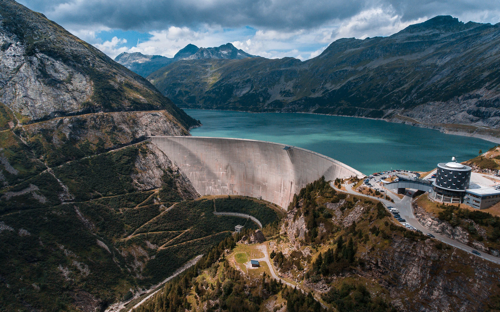 Climate change impacts on low-carbon energy generation: the case of hydropower